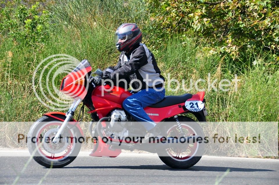 http://i623.photobucket.com/albums/tt313/ZordanAlbum/1o%20Guzzi%20Classic/3_00012.jpg